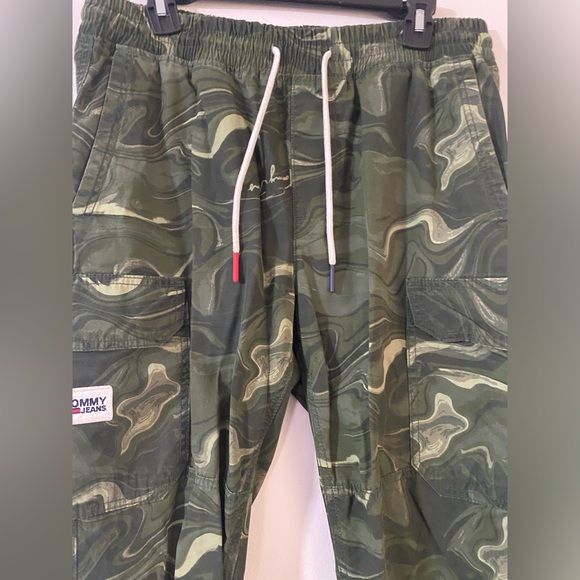 Tommy Hilfiger Camo Cargo Pants - Picture 4 of 6